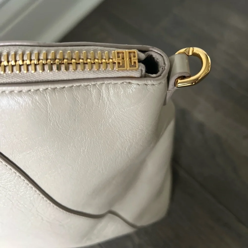 GIVENCHY Medium Antigona Sport Shoulder Bag in Calf Leather Beige NWT